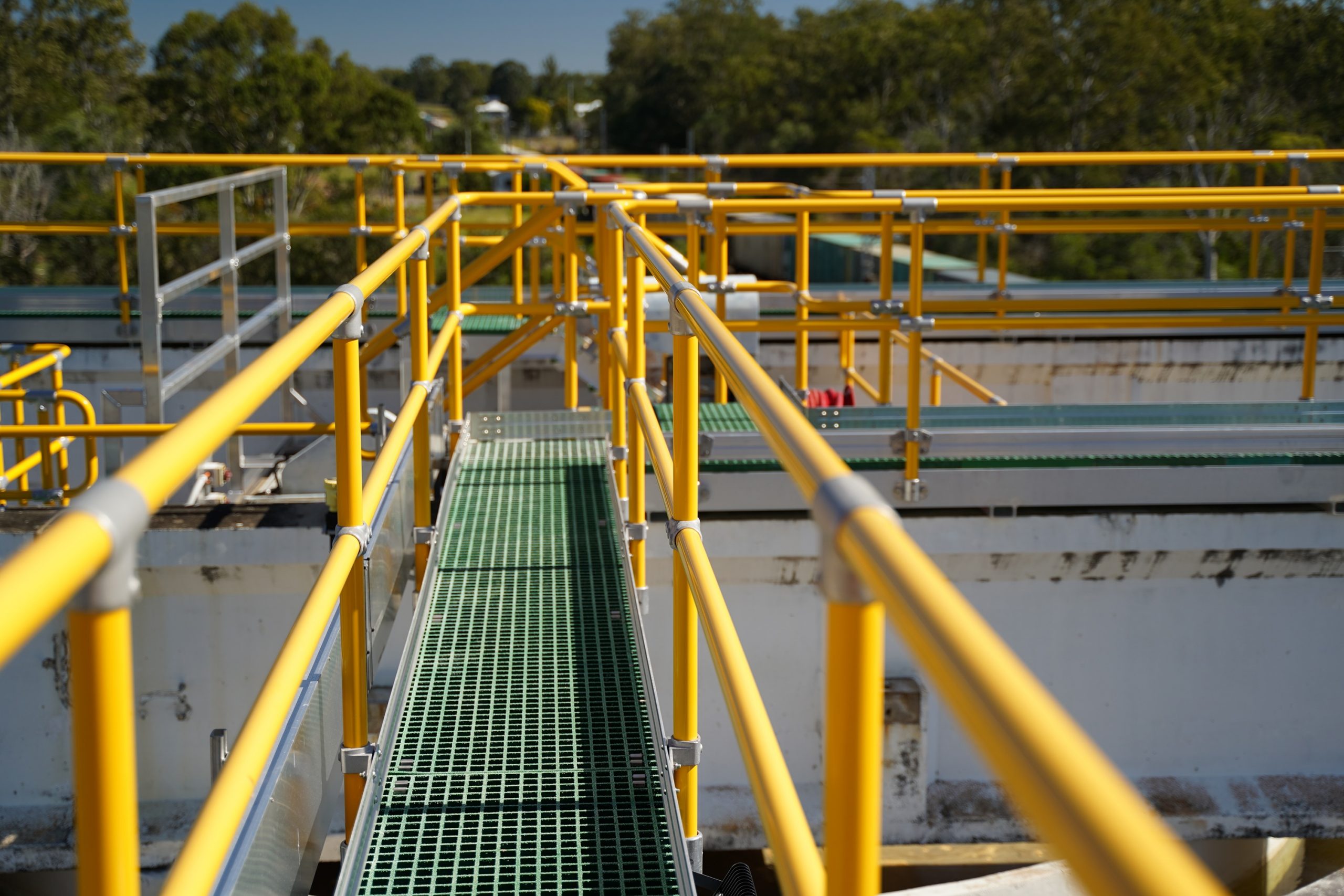 FRP vs Metal Handrails: What Performs Best in Water and Rail Environments?